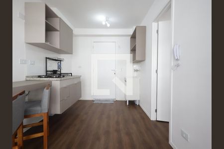Sala/Cozinha de apartamento para alugar com 1 quarto, 27m² em Portal do Morumbi, São Paulo