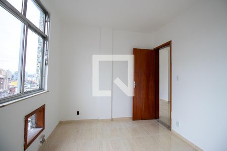 Quarto 1 de apartamento para alugar com 2 quartos, 80m² em Olaria, Rio de Janeiro