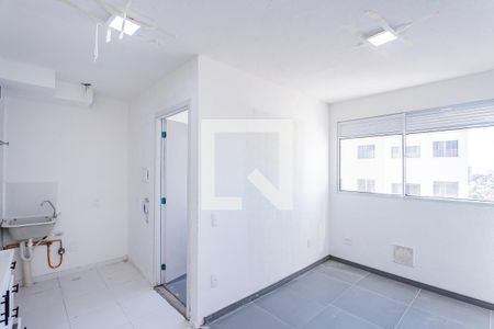 Sala, cozinha e área de serviço de apartamento para alugar com 2 quartos, 32m² em Vila Pereira Cerca, São Paulo