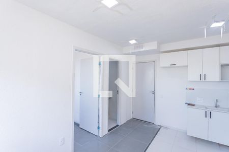 Sala, cozinha e área de serviço de apartamento para alugar com 2 quartos, 32m² em Vila Pereira Cerca, São Paulo