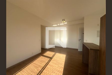 Sala de apartamento para alugar com 2 quartos, 66m² em Empresarial 18 do Forte, Barueri
