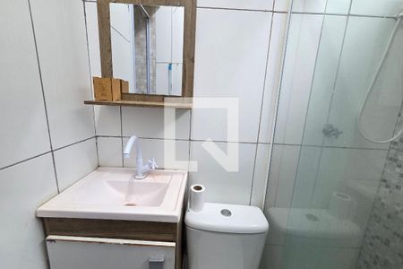 Banheiro de kitnet/studio para alugar com 1 quarto, 35m² em Cidade Ocian, Praia Grande