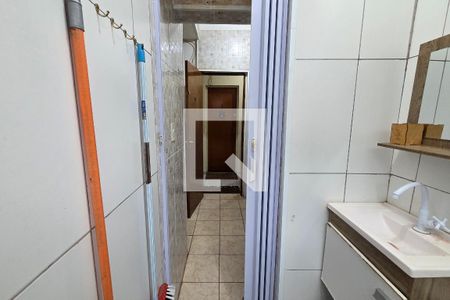 Banheiro de kitnet/studio para alugar com 1 quarto, 35m² em Cidade Ocian, Praia Grande