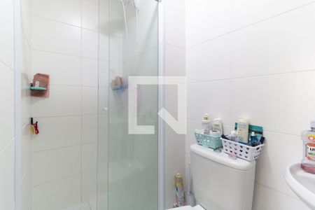 Banheiro  de apartamento para alugar com 2 quartos, 32m² em Parque Fongaro, São Paulo