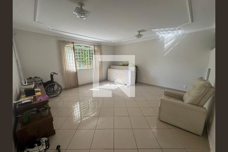 Sala  de casa para alugar com 6 quartos, 280m² em Riacho Fundo, Brasília