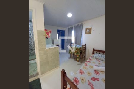 Sala / Quarto de kitnet/studio para alugar com 1 quarto, 22m² em Unamar, Cabo Frio