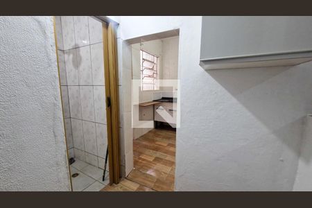 Corredor de casa para alugar com 1 quarto, 35m² em Vila Romano, São Paulo