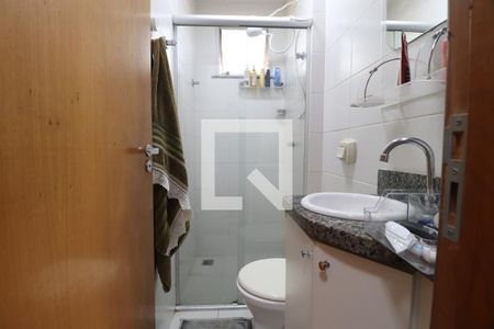 Banheiro Social de apartamento para alugar com 2 quartos, 45m² em Jardim Botânico, Uberlândia