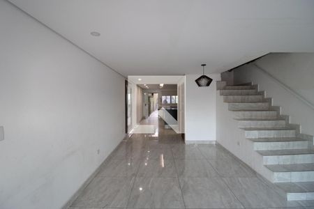 Sala de casa para alugar com 4 quartos, 245m² em Vila Carmosina, São Paulo