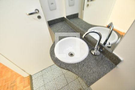 Lavabo de apartamento para alugar com 2 quartos, 77m² em Cambuí, Campinas
