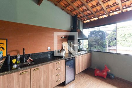Sacada de casa à venda com 3 quartos, 163m² em Jardim Santa Maria, Cotia