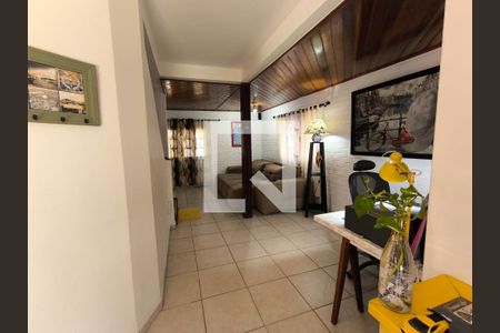 Sala de casa para alugar com 4 quartos, 500m² em Rio Tavares, Florianópolis