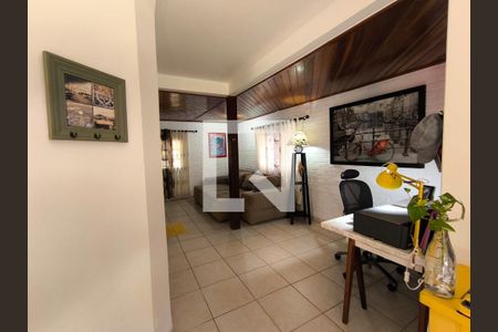 Sala de casa para alugar com 4 quartos, 500m² em Rio Tavares, Florianópolis