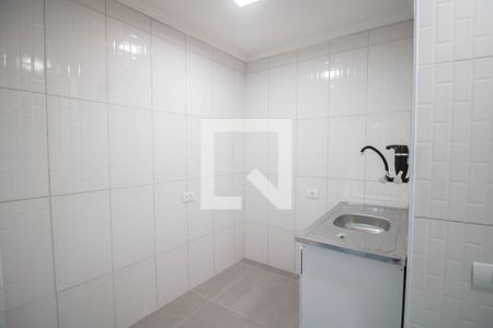 COZINHA E ÁREA DE SERVIÇO de casa para alugar com 1 quarto, 40m² em Parque Peruche, São Paulo