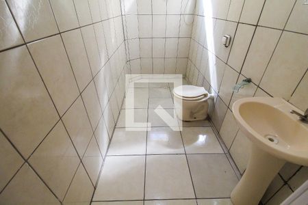 Banheiro de casa para alugar com 1 quarto, 50m² em Jardim das Camelias, São Paulo