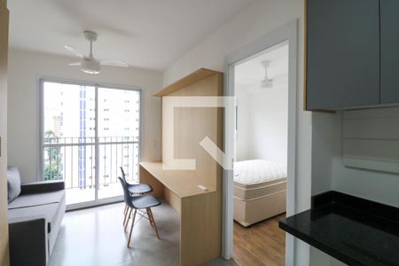 Sala / Cozinha de kitnet/studio para alugar com 1 quarto, 27m² em Campo Belo, São Paulo