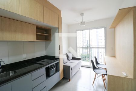 Sala / Cozinha de kitnet/studio para alugar com 1 quarto, 27m² em Campo Belo, São Paulo