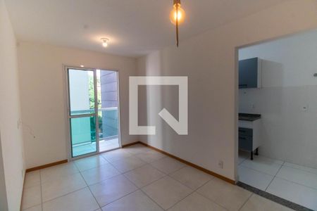 Sala de apartamento para alugar com 2 quartos, 54m² em Maria Paula, São Gonçalo