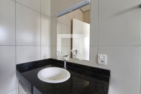 Banheiro Suíte de casa de condomínio para alugar com 3 quartos, 185m² em Swiss Park, Campinas