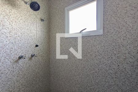 Banheiro Suíte de casa de condomínio para alugar com 3 quartos, 185m² em Swiss Park, Campinas