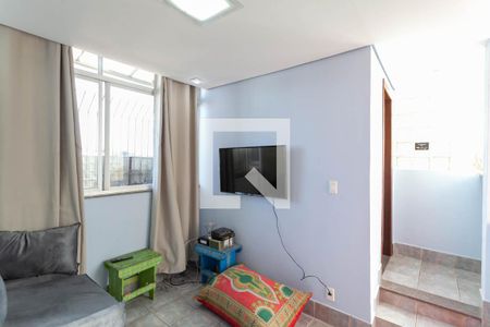 Sala 2 de casa de condomínio à venda com 3 quartos, 100m² em Heliópolis, Belo Horizonte