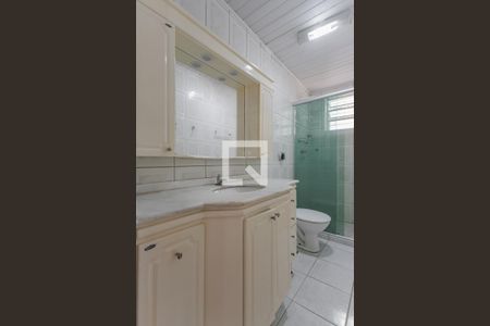 Banheiro de apartamento para alugar com 1 quarto, 45m² em Passo D’areia, Porto Alegre