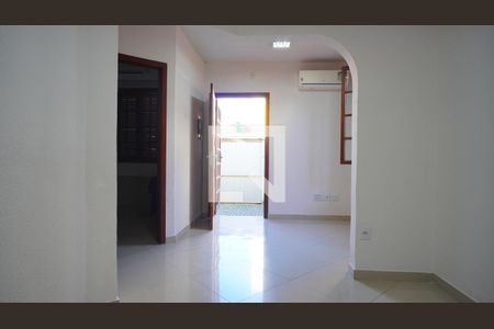 Sala  de casa para alugar com 2 quartos, 75m² em Santa Maria Goretti, Porto Alegre