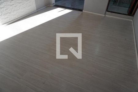 Sala de casa para alugar com 2 quartos, 50m² em Jardim Santo Eduardo, Embu das Artes