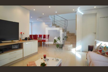 Sala  de casa à venda com 3 quartos, 234m² em Vila Ipiranga, Porto Alegre