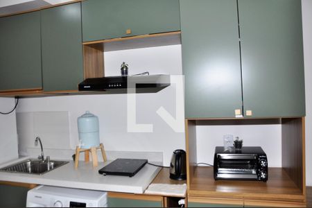 Kitnet / studio - Quarto, Cozinha e Área de Serviço de kitnet/studio para alugar com 1 quarto, 17m² em Chácara Inglesa, São Paulo