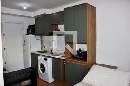 Kitnet / studio - Quarto, Cozinha e Área de Serviço de kitnet/studio para alugar com 1 quarto, 17m² em Chácara Inglesa, São Paulo
