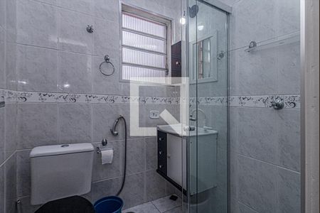 banheiro social_1 de casa para alugar com 2 quartos, 70m² em Vila Moraes, São Paulo