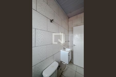 Banheiro de casa para alugar com 1 quarto, 60m² em Vila Invernada, São Paulo
