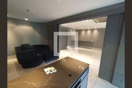Sala de tv  de apartamento para alugar com 2 quartos, 160m² em Barra da Tijuca, Rio de Janeiro