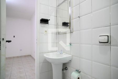 Banheiro de casa para alugar com 2 quartos, 90m² em Parque Fongaro, São Paulo