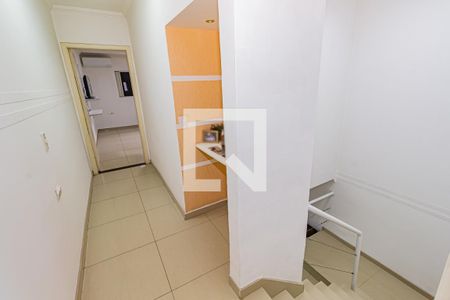 Corredor de casa para alugar com 2 quartos, 180m² em Campo Belo, São Paulo