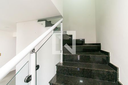 Escada de casa à venda com 3 quartos, 71m² em Parque Residencial Oratorio, São Paulo