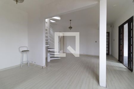Sala de casa para alugar com 3 quartos, 160m² em Jardim Patente, São Paulo