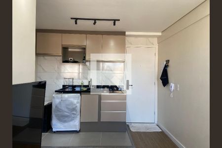 Sala / Cozinha de apartamento para alugar com 1 quarto, 26m² em Vila Sonia, São Paulo