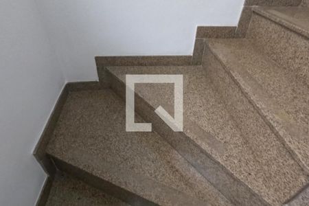 Escadas para o 2º Piso de casa para alugar com 3 quartos, 120m² em Aparecida, Santos