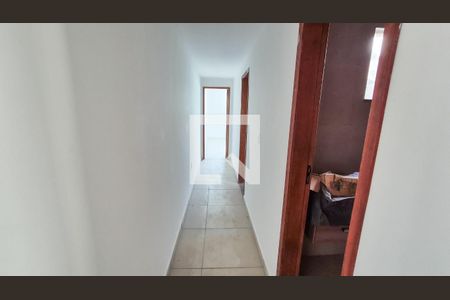 Corredor de apartamento para alugar com 2 quartos, 56m² em Irajá, Rio de Janeiro