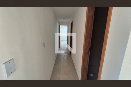 Corredor de apartamento para alugar com 2 quartos, 56m² em Irajá, Rio de Janeiro
