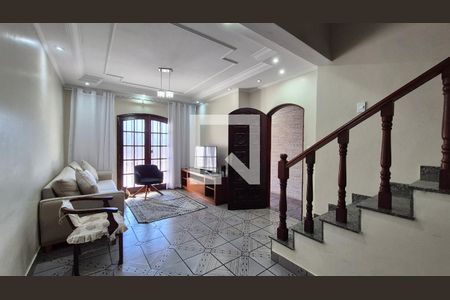 Casa à venda com 3 quartos, 160m² em Jardim Marek, Santo André