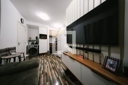 Sala/Cozinha e Área de Serviço de apartamento para alugar com 2 quartos, 30m² em Vila Ré, São Paulo