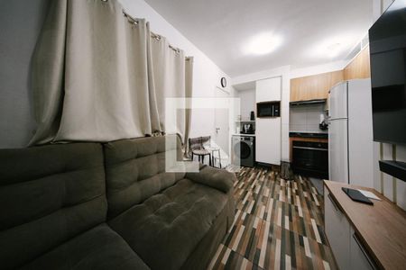 Sala/Cozinha e Área de Serviço de apartamento para alugar com 2 quartos, 30m² em Vila Ré, São Paulo