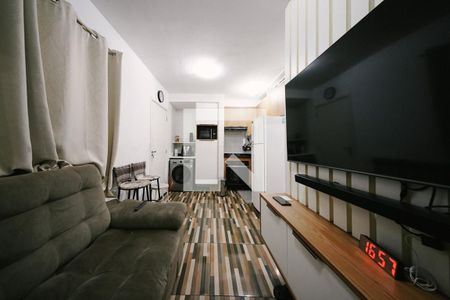 Sala/Cozinha e Área de Serviço de apartamento para alugar com 2 quartos, 30m² em Vila Ré, São Paulo