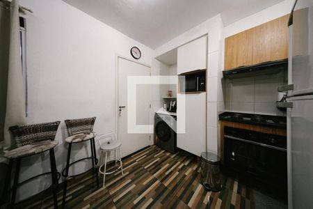 Sala/Cozinha e Área de Serviço de apartamento para alugar com 2 quartos, 30m² em Vila Ré, São Paulo