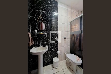 Banheiro de casa à venda com 4 quartos, 100m² em Jardim Vista Alegre, São Paulo