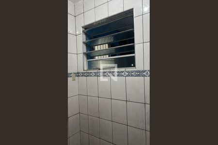 Banheiro de casa para alugar com 2 quartos, 65m² em Vila Zat, São Paulo