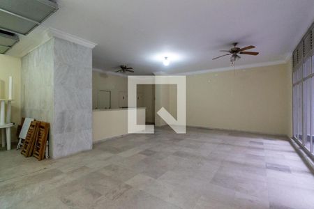 Espaço amplo e iluminado, com piso de porcelanato e teto com ventiladores de teto. de apartamento à venda com 4 quartos, 106m² em Jardim Paulista, São Paulo